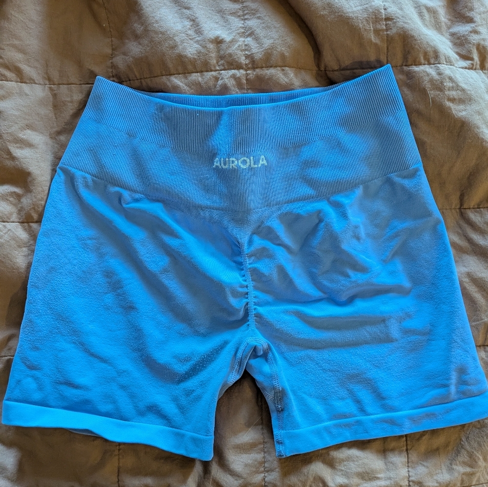 AUROLA SEAMLESS SCRUNCH SHORTS